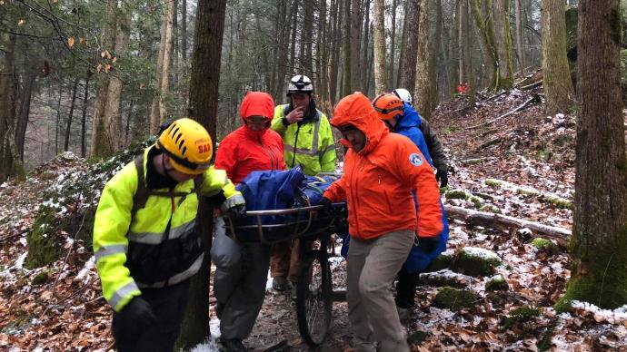 Powell, Wolfe County search teams pack out injured hiker
